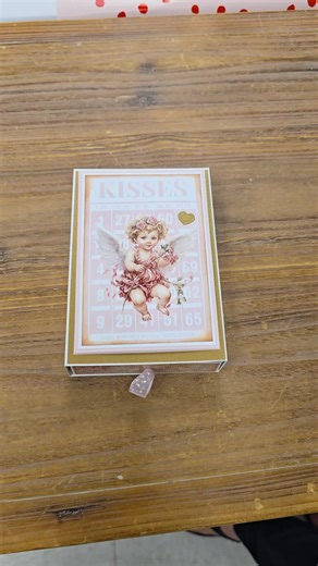 Easel Card Gift Box made by Cheryl Sgovio of CS Paper Creative. Follow for more videos coming soon. #craft #scrapbookingideas #papercraft #giftbox giftbox