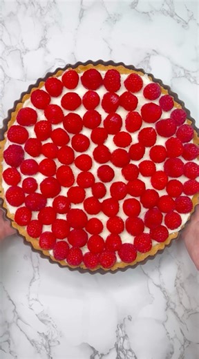 Delicious raspberry tart with fresh fruit flavor