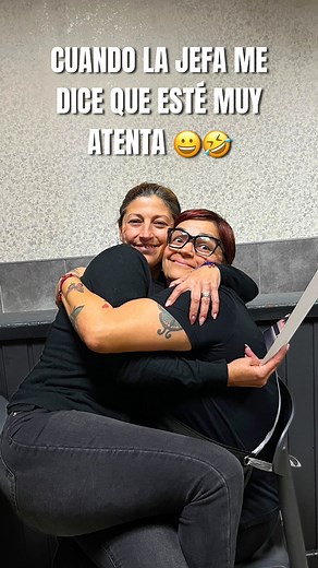 Cuando la jefa dice “estate muy atenta”… y tú activas el modo ninja del bar ☕🤣 Entre risas, despistes y cafés, en Los Carajitos siempre hay momentos para pasarlo bien 😎✨ #cafeteria #humor #cortado #Cafe #parati | Bar-Cafetería Los Carajitos