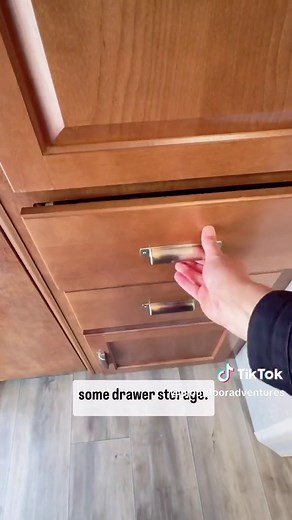 Exploring the 2019 Lance 1995 Travel Trailer for Camping