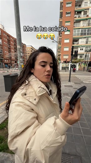 Funda para iPhone con diseño iPhone 17 Pro, moderna y elegante, fabricada con materiales súper resistentes y duraderos que protegen frente a golpes, caídas y arañazos. Ajuste perfecto, cómoda en la mano y con un acabado premium que mantiene el estilo del móvil sin añadir volumen. Protección total con un diseño actual y de muy buena calidad a un precio increíble. #TikTokShop #OfertasParaTi #FundaiPhone #AccesoriosMóvil #ProtecciónPremium