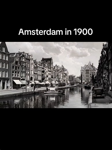 It’s hard to imagine today, but Amsterdam’s busy Rokin was once water. For centuries, boats sailed along this stretch of the Amstel, right through the heart of the city. The name Rokin appeared as early as the 16th century, when the quays were pushed back to make more room along the river. In 1609, Amsterdam even built its famous Commodity Exchange partly over the water. Then the city changed. In 1933, the northern part of the Rokin was filled in, and by 1936–1937 the remaining water between Dam