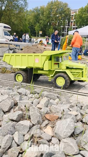 RC Construction Giants: The EUCLID RC Dump Truck in Action! Event: Hansetrucker Bremen e.V. Summer Festival 2025 #scalemodel #rchobby #bikonkav #rctrucks The products in this video are recommended for ages 14 Powerful links to all our social media & shopping sites. Check it out now ▶️ https://linktr.ee/bikonkav RC Dump Truck Performance, EUCLID RC Machine Review, Construction RC Vehicles Showcase, Heavy Duty RC Trucks, RC Excavation Adventures, Realistic RC Construction, EUCLID RC Dump Truck Gam
