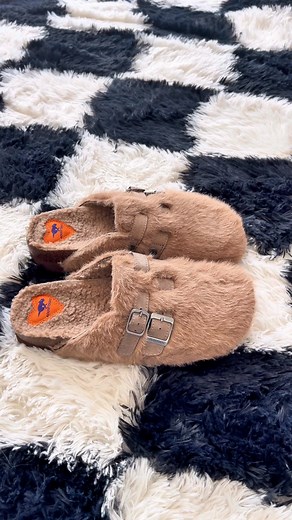 This season, gift it or keep it. 30% Off selected clogs with code CLG30. 🎁 | Rocket Dog Footwear