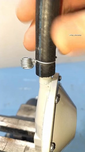 A Great DIY hose clamp idea! How to make a strong and reliable clamp out of wire. Helpful homemade tips and tricks. Useful lifehacks for home#shorts #diy #hose #clamp #ideas #tips | Tips Workshop