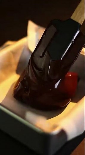 Easy 2 Ingredient Chocolate Fudge Recipe | Condensed Milk Hack (ASMR)