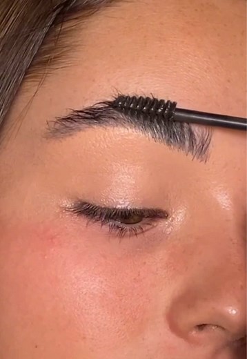 Natural brows… Say Less babe 🤩 #plouisemakeup