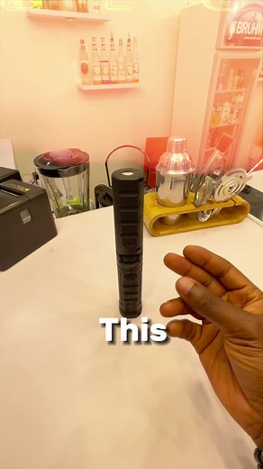 Detailed tutorial on how to make a finger snap transition. This transition works with anything so save this video for later and try it out ✅like and follow for more tutorials 📩 contact me if uour interested in learning mobile videography #cjhaytheclipmaker #viral #smartphone #cameratricks #tutorial #videotips #transition #