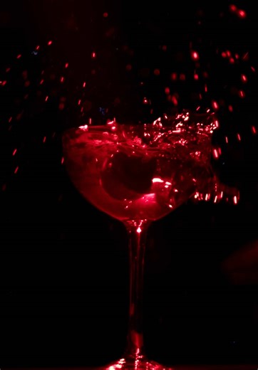 Welcome to Reynold’s, a sultry escape where handcrafted cocktails and elevated Americana bites set the stage for a whole new era of late-night 🍸🍒 #reynoldsbardc #dupontcircle #washingtondc #dc #foryoupage