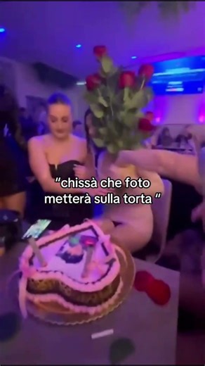 ELISA GIORGI E LA TORTA DI MASSI YO ˚˖𓍢ִ໋🖤✧˚.🩷༘⋆ #tiktokitalia #perte #virale