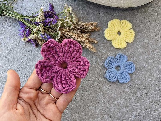 Crochet Basic Cosmos Flower Free Pattern - Crochet Bits