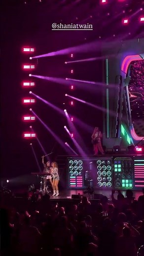 Shania Twain performing "Up!" - Live In Concert 2025 Summer tour - Hollywood, Florida