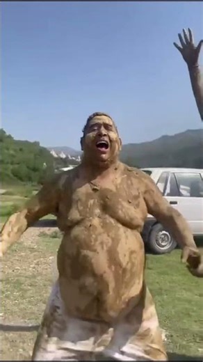 Full body mud baths offer significant therapeutic benefits, including deep skin detoxification,