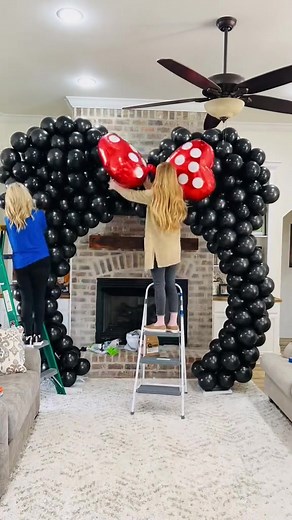 Minnie Mouse 1st Birthday Balloon Decorations & Party Ideas