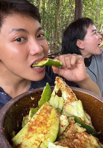 Video của Sin (@sin_nmt) về mukbangs food