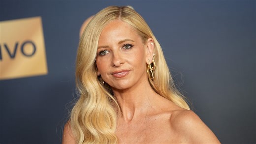 Sarah Michelle Gellar Is on the Buffy Reboot Set Every Day to Advise People on Things Like How to React if They Get Bitten by a Vampire