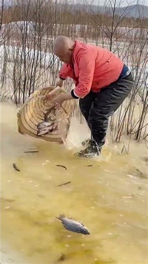 Amazing Survival Skills: Innovative Ice Fishing Method in Extreme Winter Conditions ❄️🎣 | part.114