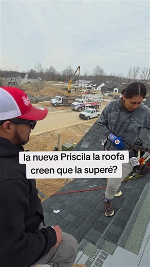 @Zoe💋🔥 #viraltiktok #roofingconstruction quebopinan de esta mujer sera la nueva Priscila la roofera dice 😅😅