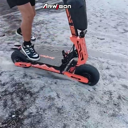 GT08 Hydraulic Brakes and Dual Suspension for Smooth Control