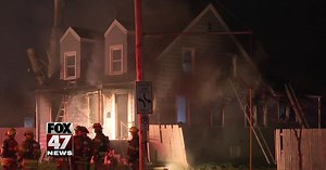 Morning fire destroys house in Lansing