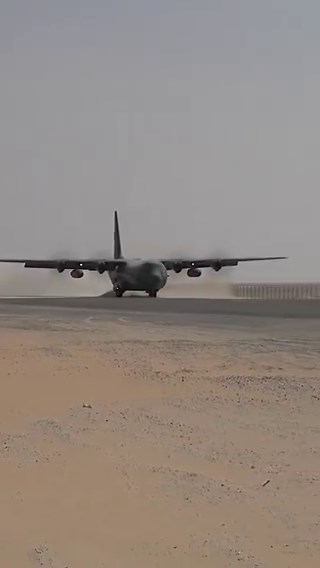 🇺🇸🇮🇷🇮🇱 BIG | Israeli Channel 12: New details have emerged about the rescue of the American F‑15E navigator shot down over Iran.The officer was unconscious with a concussion and did not transmit a distress signal initially.He made first contact at 12:00 on Friday, climbed to the highest point to avoid detection, walked 10‑12 kilometres and hid in a crevice, from where he sent precise coordinates on Friday night.Israel refrained from striking in the area and provided intelligence.During Frid