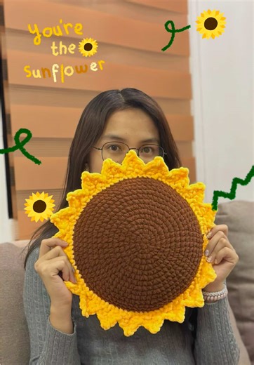 Sunflower Pillow: Aesthetic Crochet Design