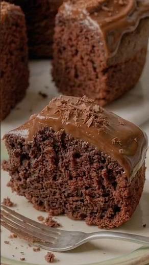 EASY CHOCOLATE CAKE (NO EGGS / NO MILK) 🍫🚀 #cake #chocolate #easyrecipe #baking #food