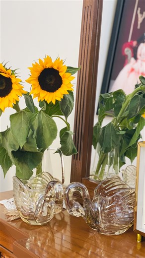 ‎خونه ی سبز ما 🪴🫂‎ on Instagram‎: "عمرم رو عمرت مامان ❤️ @khoneh.h_sabz @khoneh.h_sabz @khoneh.h_sabz #اکسپلور #مامان #مامانم❤️ #مادر #مادرم_دوستت_دارم #مادرم #عشق #هایده #هایده_بانوی_آواز_ایران #کلیپ #کلیپعاشقانه♥️ #اکسپلور_اینستاگرام #دوستت_دارم♥️ #نوستالژی #هایده_مهستی #هایده_بانوی_آواز_ایران #نوستالژیک_موزیک #قدیمی #قدیمیهاواسطوره_ها"‎