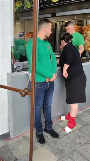 Karikatura.exe🇦🇱🇬🇧 on Instagram: "Kur i thua pa qep edhe ta ben me qep"