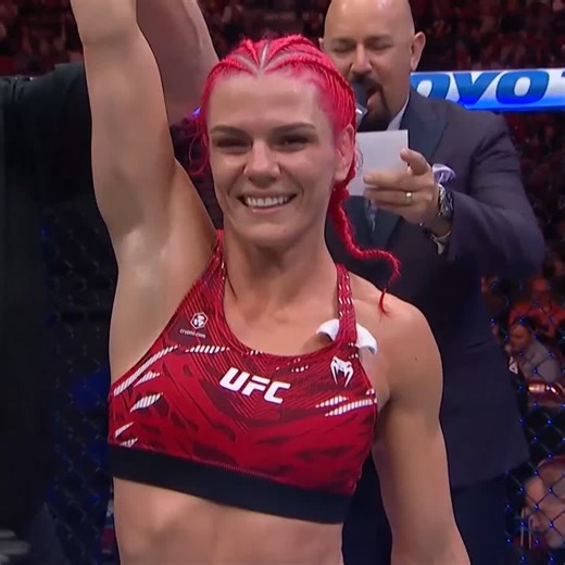 Gillian Robertson Defeats Marina Rodriguez At #UFCDesMoines | UFC