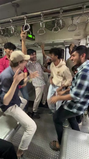 Mumbai local train 🇮🇳 ❤️