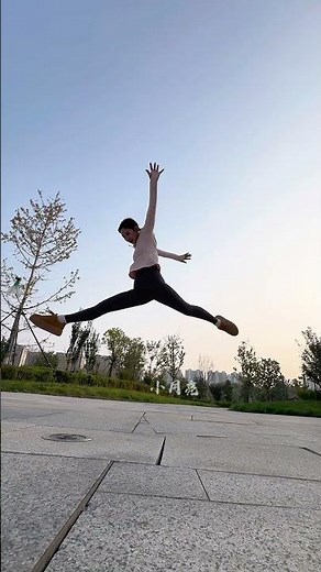 Powerful Badminton Smash in Action!| Speed, Focus & Skill