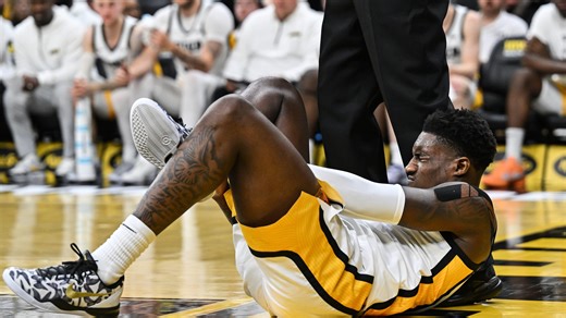 Seydou Traore injury update: Iowa men's basketball forward exits game against USC Upstate
