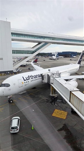 Lufthansa A350-900 Business class experience from Munich to Seattle