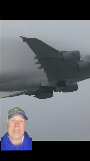 Disappearing and Reappearing Airliners in Foggy Weather