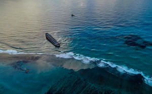 Watch | Mauritius struggles to contain massive oil spill