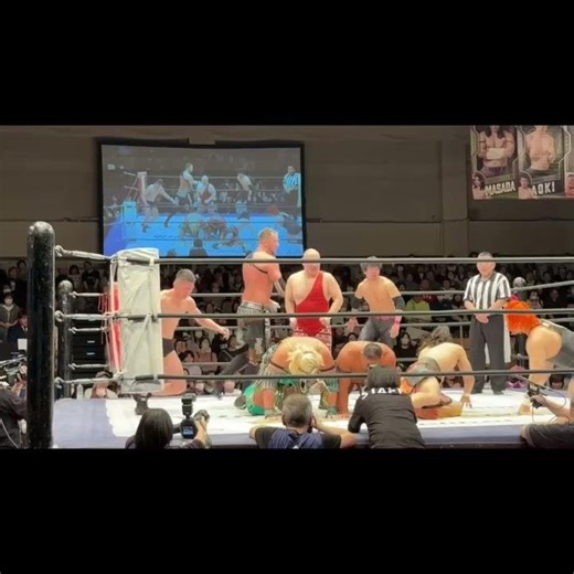【#ddt 】みんなで仲良くピラミッド#アントーニオ本多 #石田有輝 #樋口和貞 #納谷幸男 #飯野雄貴 #青木真也 #吉村直己 #葛西陽向 #クリスブルックス #ddtpro 【#プロレス】