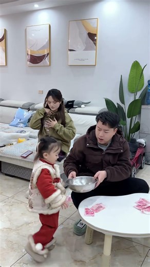 Niece tricks her uncle, as long as she's quick with her hands. #funny