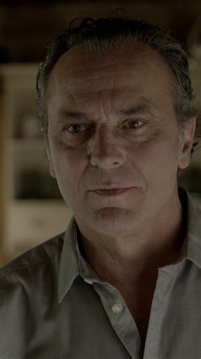 En 'Fuego', Jose Coronado interpreta a un padre en busca de venganza por la muerte de su mujer. Sin embargo, a la vista de todos parece un hombre de lo más normal que parece haber dejado todo aquello atrás y se preocupa por la gente que tiene a su alrededor. La película ya está disponible. | Netflix
