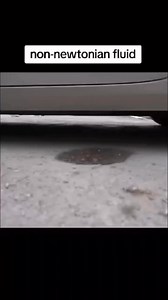 76K views · 170 reactions | Un fluido no newtoniano es aquel cuya viscosidad varía bajo la influencia de fuerzas externas como la temperatura o la tensión cortante a diferencia de los fluidos newtonianos, que tienen una viscosidad constante, los no newtonianos pueden comportarse como líquidos o sólidos dependiendo de la fuerza aplicada. #fluidos #nonewtoniano #fyp #physics #solido #liquido #ciencia #cosmos #cosmos | Edwin LG oficial | Facebook