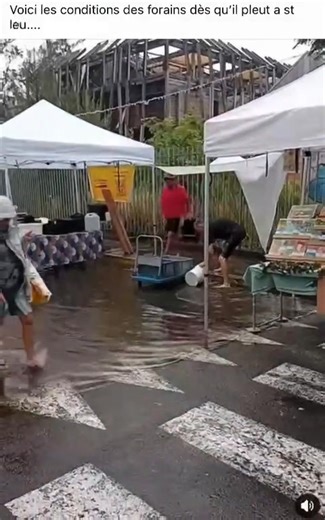 🚨 SAINT-LEU VILLE EN DANGER : SI RIEN N’EST FAIT, IL Y AURA DES MORTS Depuis des années, le réseau d’eaux pluviales de Saint-Leu n’est plus entretenu. Curages non faits, ouvrages saturés, absence de travaux de remise aux normes : tout le monde à la mairie le sait. 👉 Aujourd’hui, une simple petite pluie suffit. 👉 Le marché forain est inondé. 👉 Les forains doivent vider l’eau à la main, avec des seaux, pendant que les habitants marchent dans l’eau. 👉 Le centre-ville connaît les mêmes scènes, 