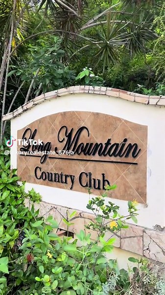3-Bedroom Townhouse for Sale in Long Mountain Country Club