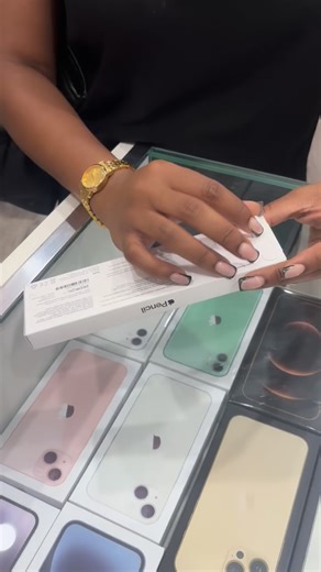 T&C Electronics JA on Instagram: "Apple Pencil 1st Generation USB-C sold to our lovely custee. Thanks for choosing @tandc_electronicsja 🤍 Payment options ✅Cash payment ✅Bank transfer ✅Credit and debit card via card machine in store or in person delivery ✅Zelle ✅Cashapp Free Island-wide delivery 📦 🚚 Same day delivery to all 14 parishes 🇯🇲 📱 1876-252-0839"