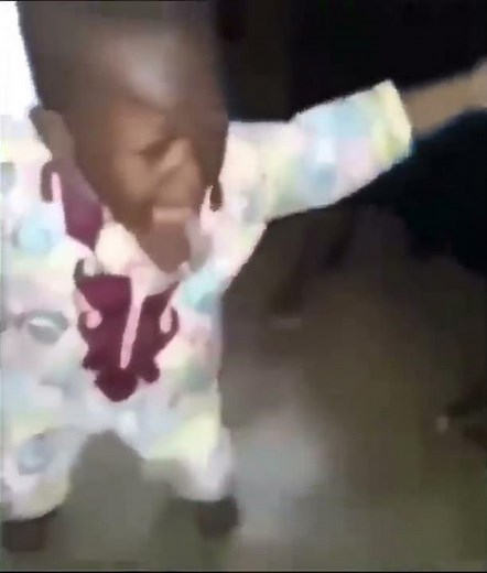Black kid dances while crying - Molchat Doma