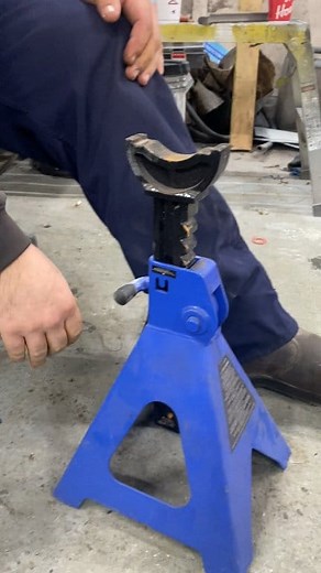 Did you know this trick. How many times we've picked up a stand and the top comes right out. Or we've needed a stand and for some reason the top is missing. #diy #mechanic #satisfying #automobile | Rusted Rides