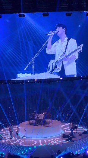 데이식스 노트북 배경화면 - Concert Moments and Song Highlights