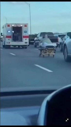 Not in the middle of traffic 🤦🏾‍♂️