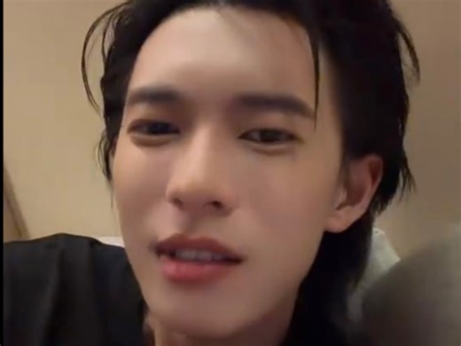 【ppoohkt】260108Tiktok～P'tin抽象小视频好帅呢～P2穿着可爱拖鞋健身，这是在楼下吗？还喵喵叫好可爱[喵喵]