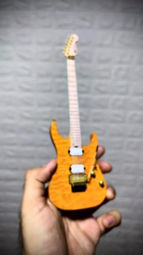 Charvel Pro-Mod DK-24 1:4 scale | Guitarras en Miniatura