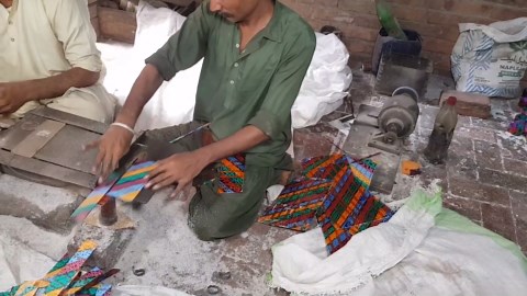 Fascinating Process Behind Crafting Plastic Bangles